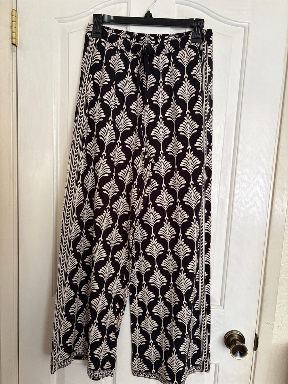 Max Studio Black and White Wide-Leg Printed Pants